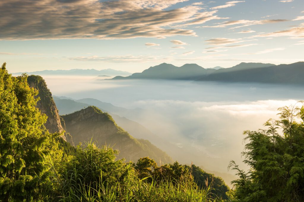 Photo: Taiwanese peaks above sea of clouds