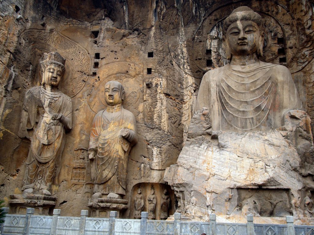 Photo: 5th-century Buddhist Longmen Caves in China