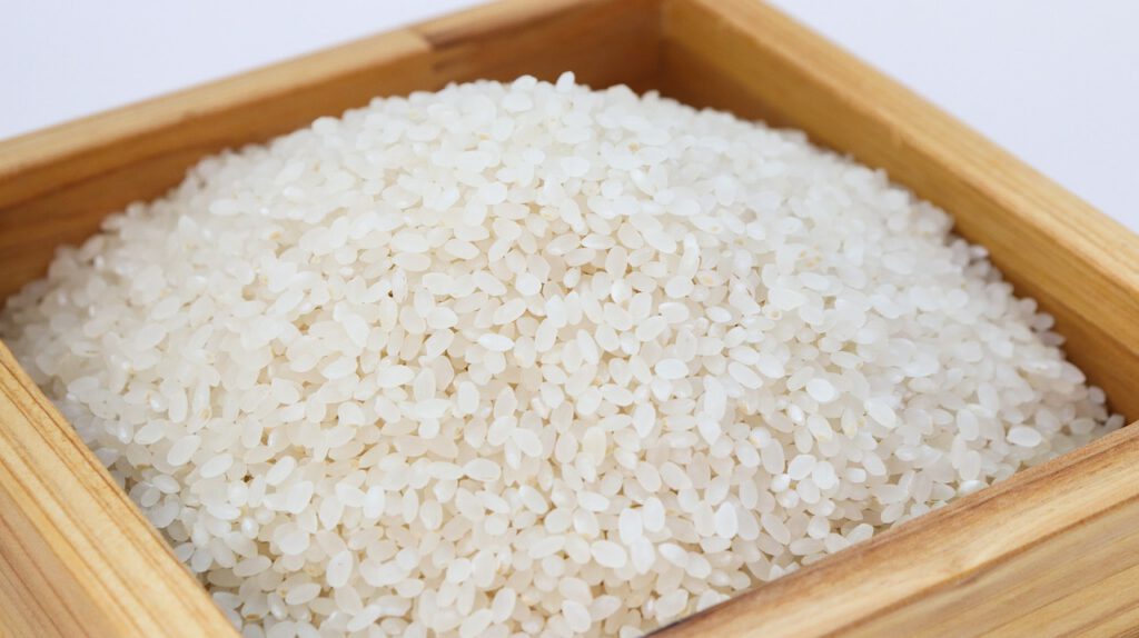 Photo: Grains of rice (a key siu-kiann ingredient) in a wood container
