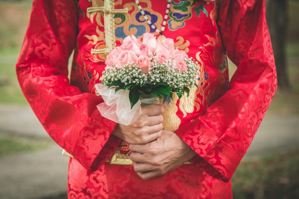Photo: Oriental bride holding flowers